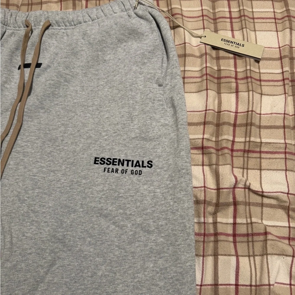 Essentials Sweatpants - Picture 2 of 11
